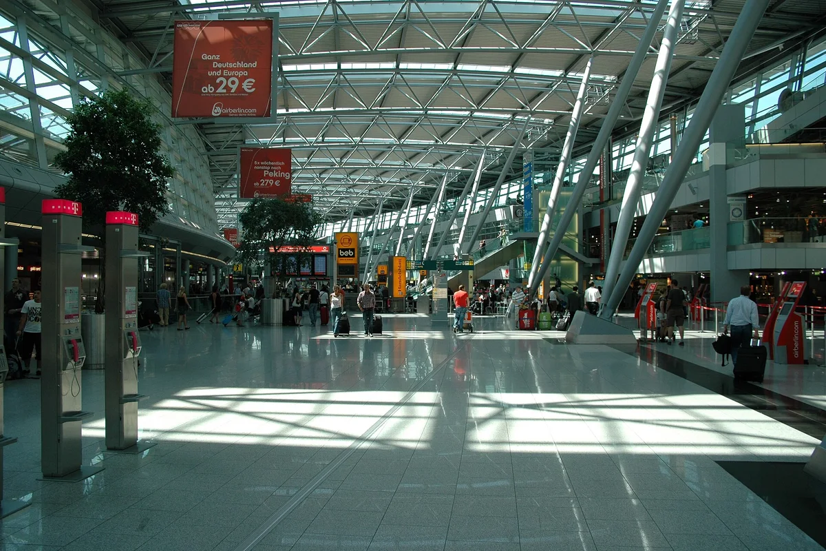 Flughafen Düsseldorf, Ort des Projekts
