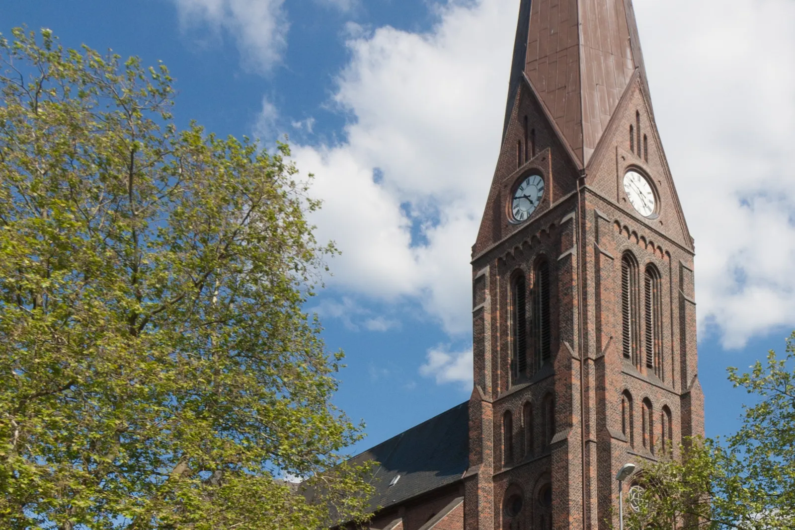 Bochum-Riemke, Kirche St. Franziskus (Ortsbild, nicht das Seniorenzentrum)