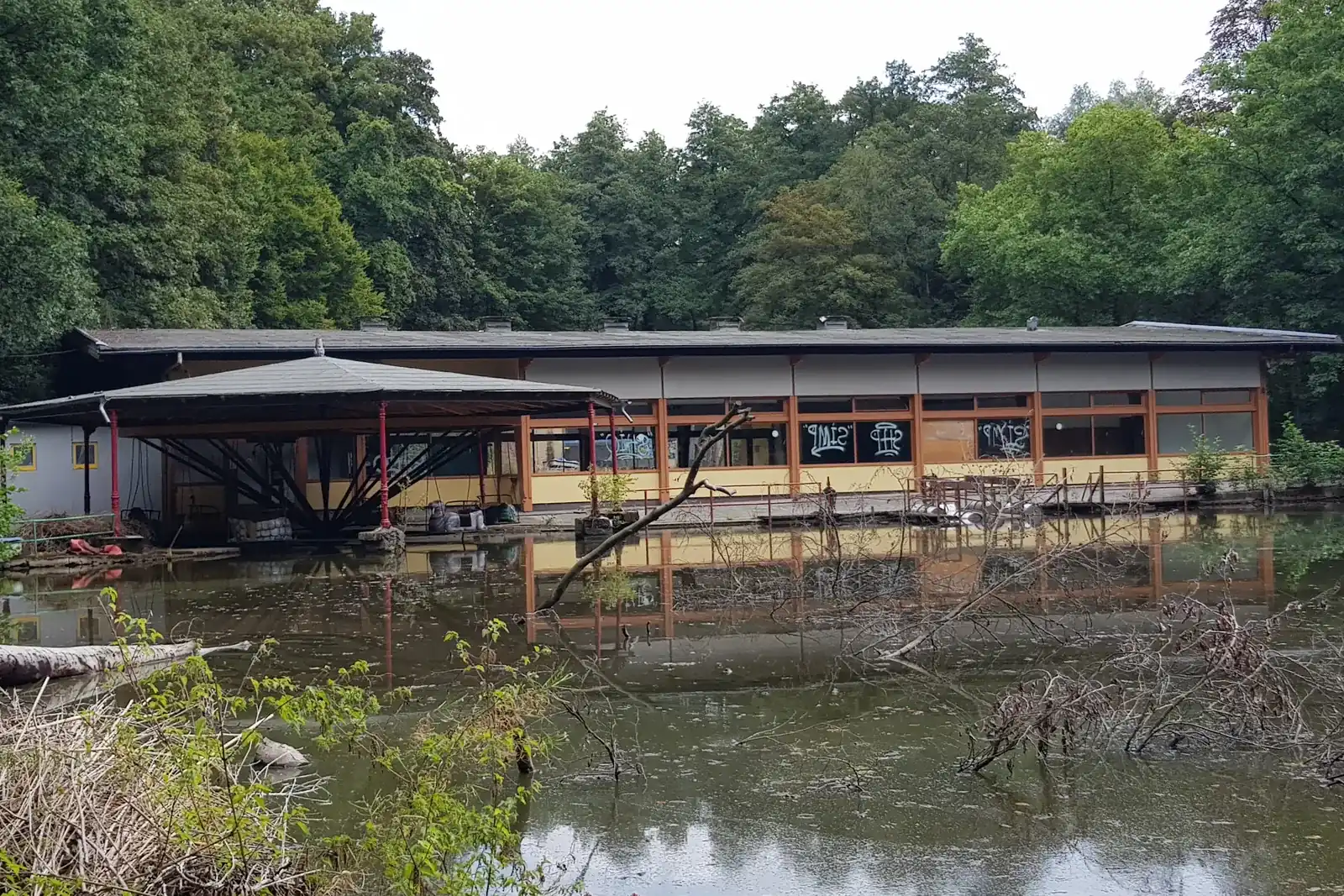 Solingen, Ittertal, Halle am Teich, September 2022